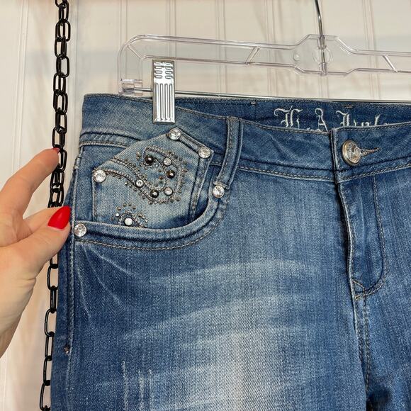 L.A. Idol Women’s Medium Wash Mid Rise Studded Capri Size Large - Picture 2 of 8